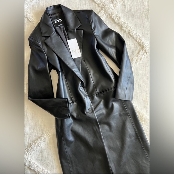 Zara Women's Black Coat - Picture 8 of 10